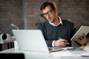 man monitoring kpis in new sales role